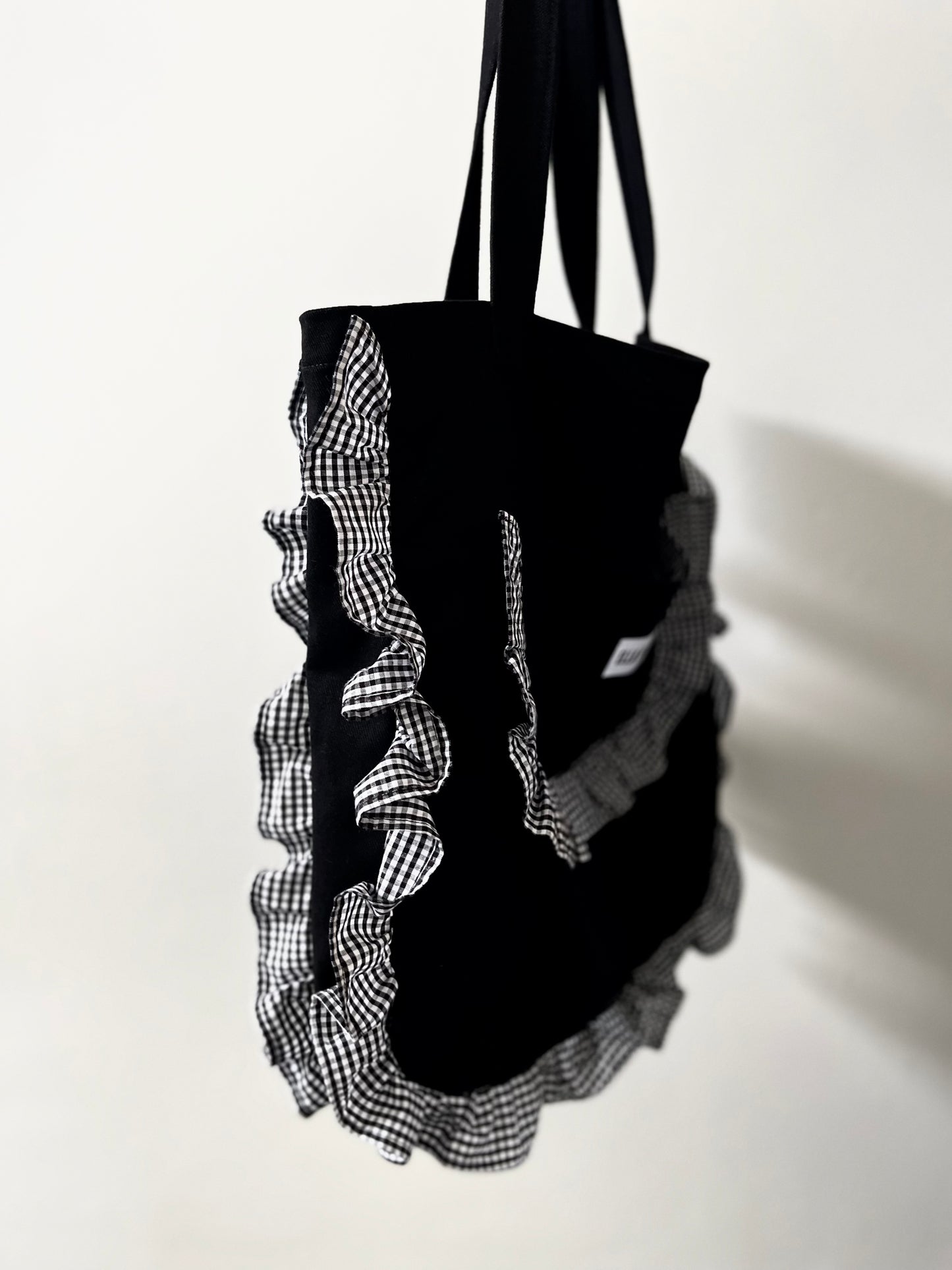 The Annie tote in black