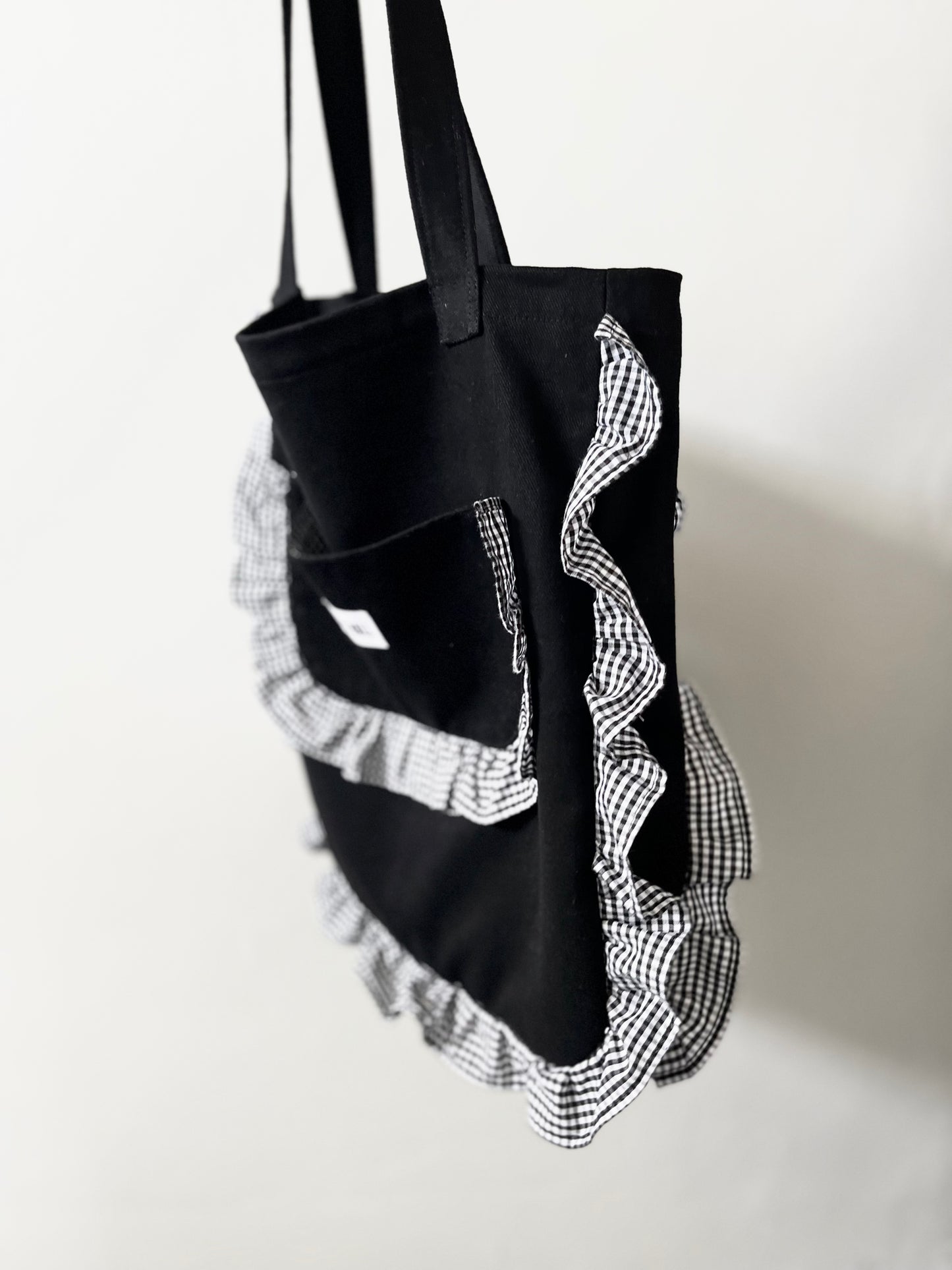 The Annie tote in black